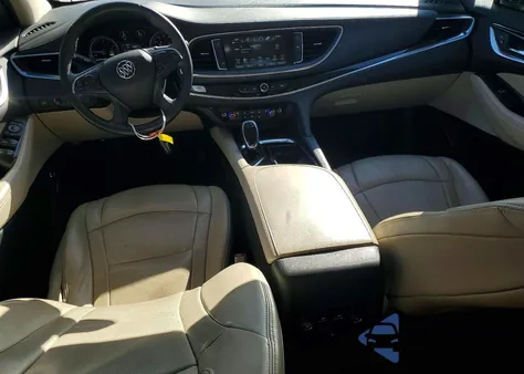 2018 Buick Enclave Essence z USA, uszkodzony, nr VIN 5GAERBKW1JJ142802